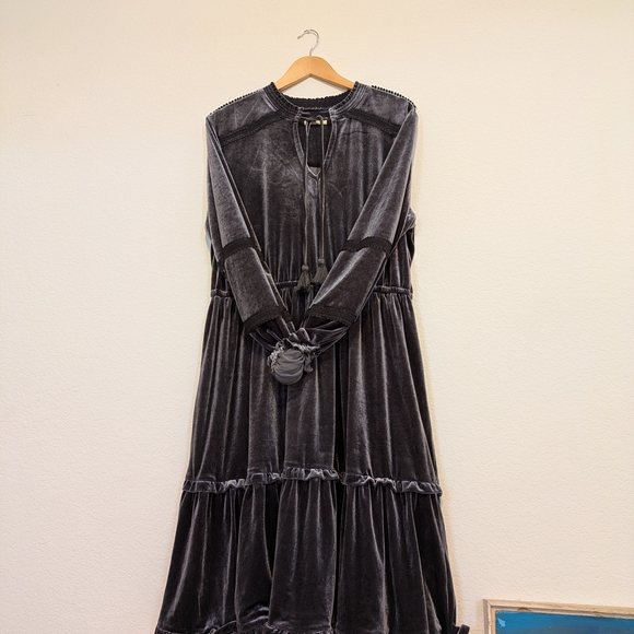 FLAW Chic Long Sleeve Velvet Dress in Charcoal - Picture 3 of 10